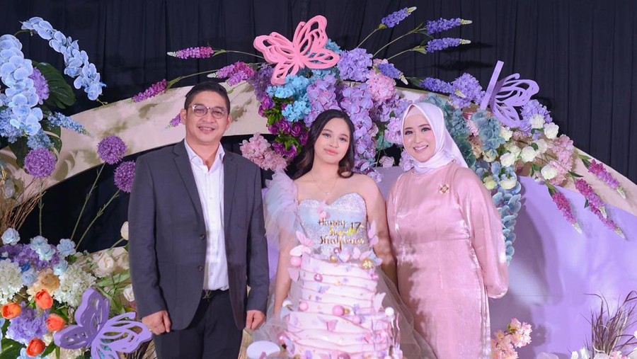 Shakiena Azalea anak Pasha Ungu dan Okie Agustina