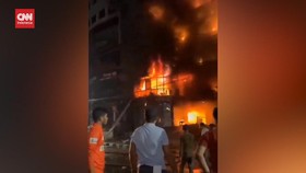 VIDEO: 44 Orang Tewas Saat Mal di Bangladesh Terbakar