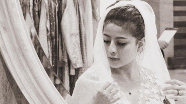 img-title Isyaratkan Hiatus, Awkarin Menikah Hari Ini?