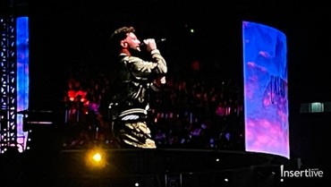 img-title Buka Konser Ed Sheeran lewat 'Lighthouse', Calum Scott: Apa Kabar Jakarta?