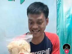 Ayo Bantu! Mantan Kiper Timnas Kurnia Meiga Kini Jualan Emping