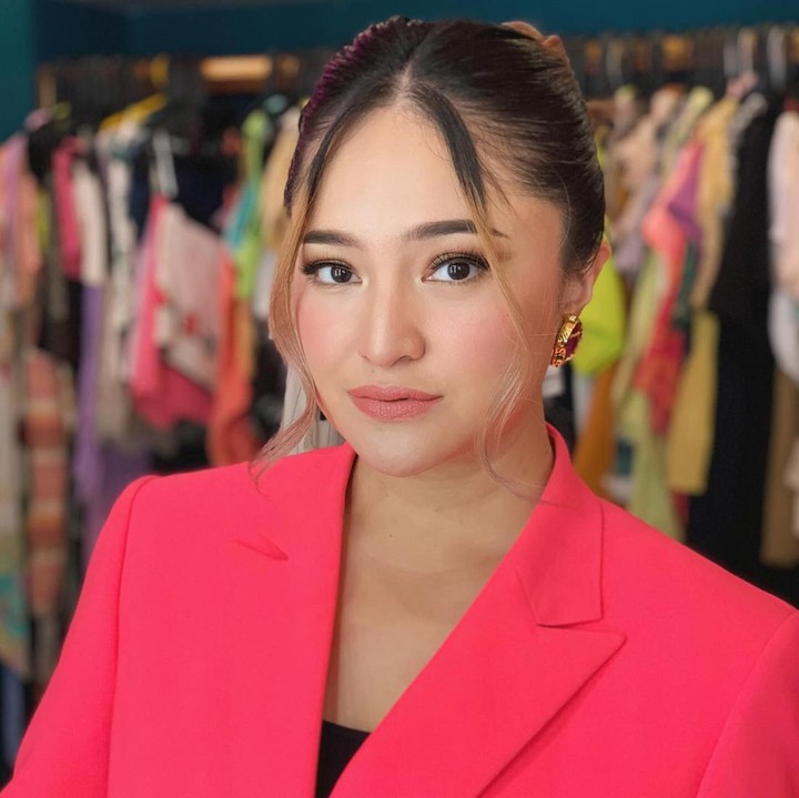 <p>Progres diet Marshanda juga semakin terlihat dari beberapa potret yang ia bagikan di Instagram. Kini, mantan istri istri Ben Kasyafani ini tampil lebih langsing setelah berhasil menurunkan berat hingga 10 kilogram. (Foto: Instagram @marshanda99) <br /><br /><br /></p>