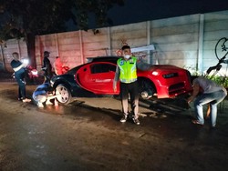 Viral Bugatti Alami Masalah Ban di Depok, Mobil Asli atau Replika?