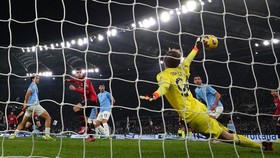 FOTO: 3 Kartu Merah Melayang, AC Milan Bungkam Lazio