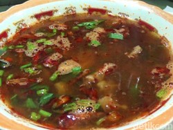 Pedas Segar! Soto Daging Kuah Merah yang Khas di Dieng