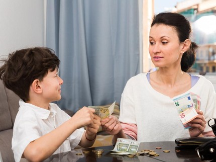 Tips Atur Keuangan untuk Masa Depan Anak Setelah Bunda Putuskan Cerai