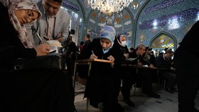 FOTO: Unik, Tak Ada Bilik Suara di Pemilu Iran