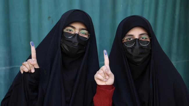 FOTO: Unik, Tak Ada Bilik Suara di Pemilu Iran