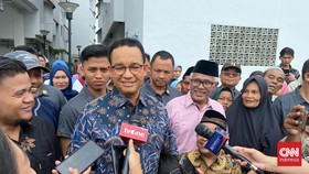 Anies Hadiri Pernikahan di Kampung Akuarium: Ini yang Pertama di Sini