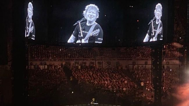 Review konser Ed Sheeran di Jakarta: suguhan kelas atas bukti ia bintang dunia yang semestinya konser berskala stadion. 