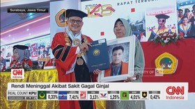 VIDEO: Ibu Gantikan Wisuda Anaknya Yang Meninggal