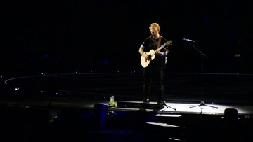 Berita Panas dari Dunia Sport CNN : Viral Ed Sheeran Rayakan Ipswich Promosi Premier League di Ruang Ganti