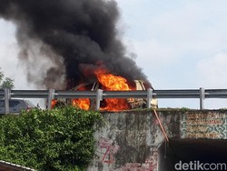 1 Mobil MPV Ludes Terbakar di Tol Semarang-Solo Wilayah Boyolali