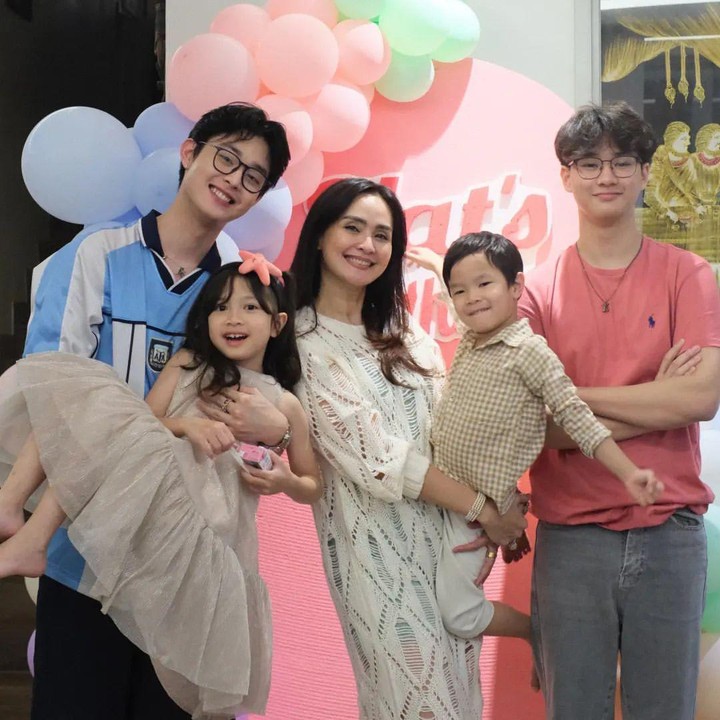 <p>Natalie Maragareth ramai diperbincangkan setelah putra sulungnya, Gabriel Prince, viral karena memiliki wajah tampan bak idol K-Pop. Sosok Natalie pun membuat publik penasaran karena melahirkan anak-anak yang tampan dan cantik, Bunda. (Foto: Instagram@nat_grtm)</p>
