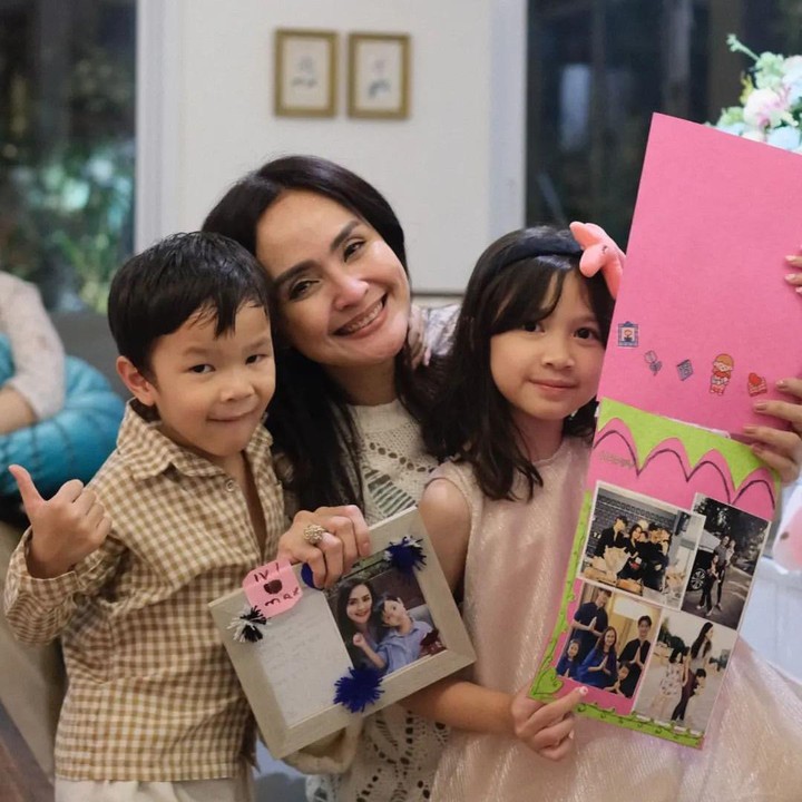 <p>Natalie juga sempat bercerita bahwa perceraiannya ini pernah menyebabkan kesedihan yang mendalam hingga mengalami gangguan psikis. "Ada juga satu masa di mana saya mendidik mereka (anak-anak) terlalu berlebihan. Karena saya dulu punya trauma, saya ada gangguan psikis, sampai saya juga pernah OCD," ujarnya dalam wawancara eksklusif bersama <em>HaiBunda,</em> beberapa waktu. (Foto: Instagram@nat_grtm)</p>