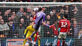 FOTO: Darwin Nunez Bawa Liverpool Terbang Tinggi