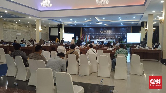 Imbas kericuhan yang terjadi saat rapat pleno rekapitulasi kota Tanjungpinang pada Sabtu malam, kegiatan pun akan dilanjutkan pada Minggu ini.