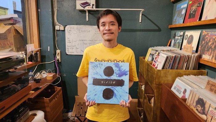 Salah satu toko yang didatangi Ed Sheeran di Pasar Santa, Jakarta (Adrial/detikcom) Ed Sheeran Jalankan "Misi Rahasia" di Pasar Santa Jakarta