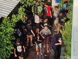 Byur! Serunya Tradisi Perang Air Sambut Ramadan di Bustaman Semarang