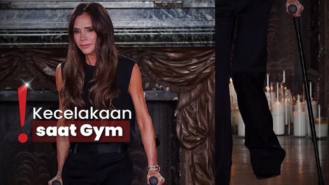 Kakinya Pincang di Paris Fashion Week, Victoria Beckham Jalan Pakai Kruk