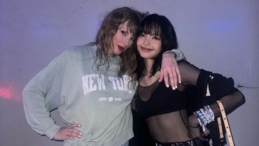 Foto Bareng, 6 Potret Lisa BLACKPINK Nonton Konser Taylor Swift di Singapura