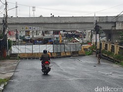 Akses Jalan Angkatan 66 Palembang Ditutup, Pengendara Kecele-Putar Balik
