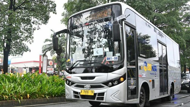 Saat ini, Biskita Trans Bekasi baru  melayani satu koridor yaitu Summarecon Bekasi-Vida Bantar Gebang via Revo Mall (Stasiun LRT Bekasi Barat).