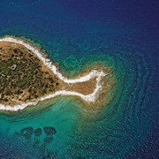 10 Pulau dengan Bentuk Paling Unik di Dunia, Ada dari Indonesia yang Nggak Kalah Indah!