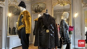Ikonografi Schiaparelli dan Gaya Amerikanisme Daniel Roseberry