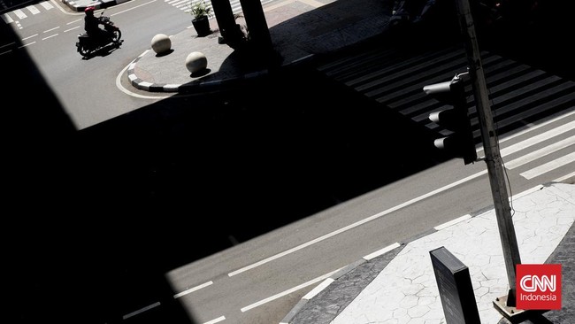 Alasan pengemudi mobil Toyota Calya yang mengemudi secara ugal-ugalan dan melawan arah di Jakarta Pusat karena kedapatan menggunakan pelat nomor palsu.