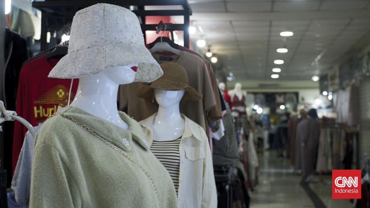 Pembeli Baju 'Lenyap', Daster hingga Kemeja Cuma Jadi Hiasan Toko