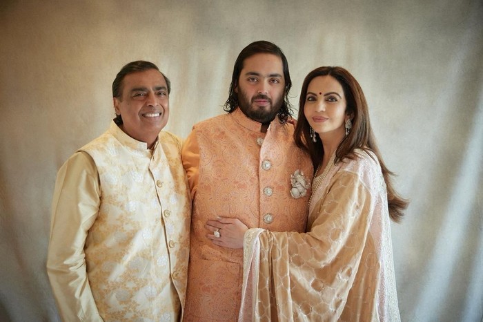 Mark Zuckerberg, Bill Gates dan Ivanka Trump termasuk di antara tokoh-tokoh yang terbang ke India untuk menghadiri pesta pra-pernikahan mewah Anant Ambani. Mark Zuckerberg, Bill Gates dan Ivanka Trump termasuk di antara tokoh-tokoh yang terbang ke India untuk menghadiri pesta pra-pernikahan mewah Anant Ambani.