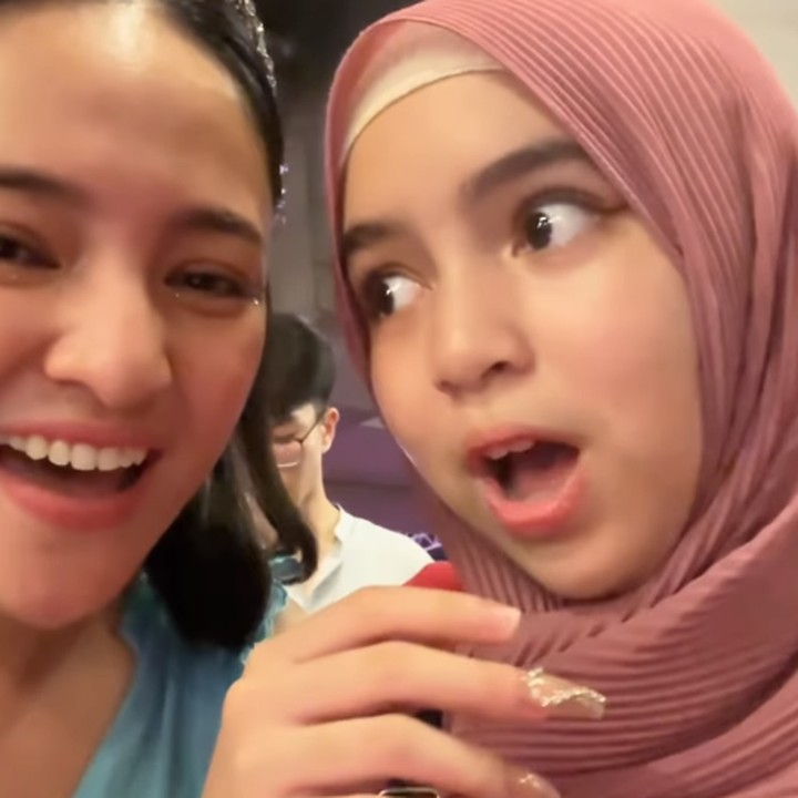 <p>"Aku ikut <em>happy</em> lihat-nya Chaca bisa ke LN bareng Nena nikmati waktu <em>girls day out</em> kalian ya.<em> Happy happy</em> selalu kesayangan aku," ujar seorang netizen. "Ikut senang lihatnya. Chaca cakep banget jalan sama anak seperti adik kakak. <em>Happy</em> selalu," tutur netizen lainnya. (Foto: Instagram: @marshanda99)</p>