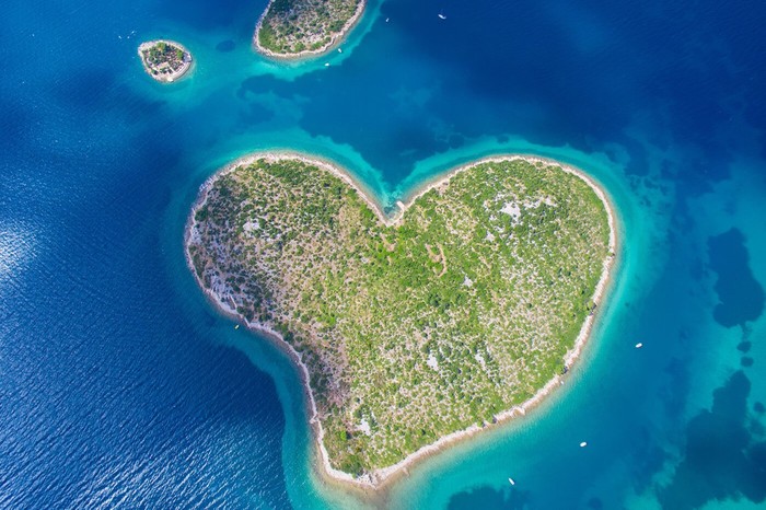 10 Pulau dengan Bentuk Paling Unik di Dunia, Ada dari Indonesia!