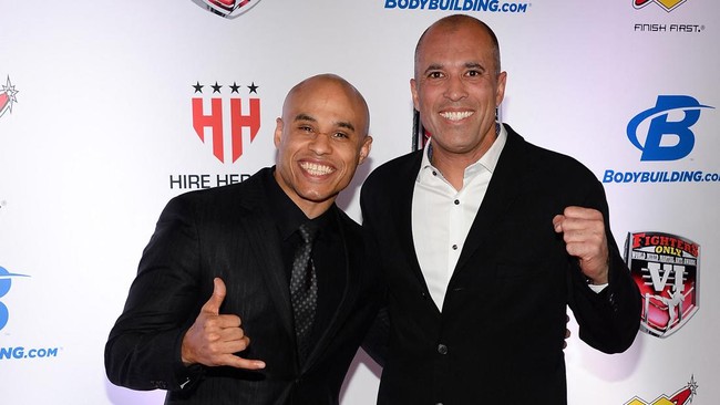 Legenda mixed martial arts (MMA) Royce Gracie mengatakan bakal menjalani ibadah umrah setelah mengucap kalimat syahadat.
