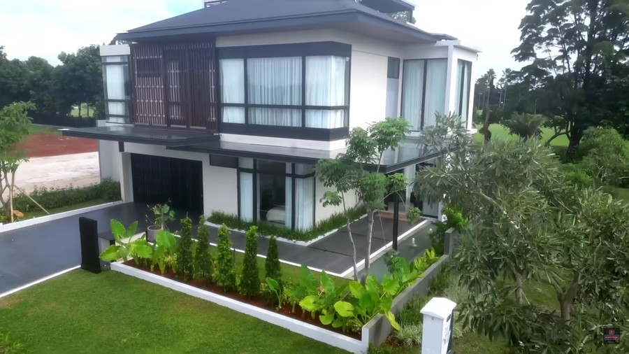 Rumah baru Luna Maya