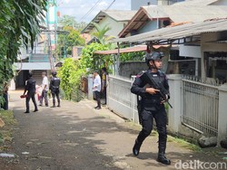 Temuan Senjata Api dan Peluru di Rumah Dukun Santet di Tangsel