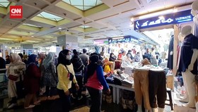 VIDEO: Pasar Tanah Abang Ramai Pembeli Jelang Puasa, Omset Meroket