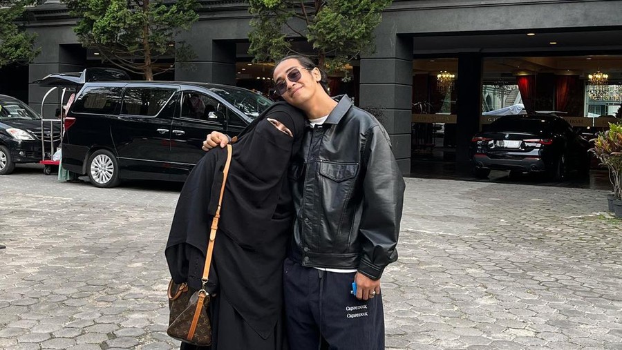 Ummi Pipik dan Abidzar Al-Ghifari