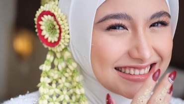img-title Kabar Terbaru Faye Nicole, Mantap Berhijab dan Sudah Menikah