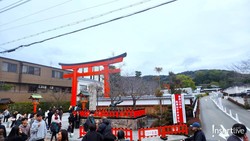 img-title Merasakan Atmosfer Magnetik Kuil Fushimi Inari di Kyoto