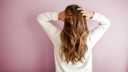 Cara Mudah Merawat Kulit Kepala Agar Kurangi Rambut Rontok