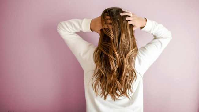 Cara Mudah Merawat Kulit Kepala Agar Kurangi Rambut Rontok