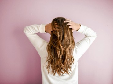 Cara Mudah Merawat Kulit Kepala Agar Kurangi Rambut Rontok