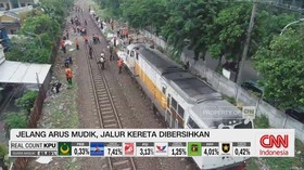 VIDEO: Menjelang Arus Mudik, Jalur Kereta Dibersihkan