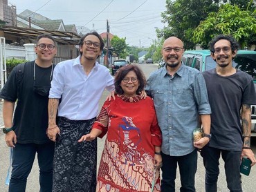 7 Potret Andy F. Noya 'Kick Andy' Bareng Marco & Marlo Sang Putra Jarang Tersorot