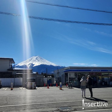 Jajan Kopi di Lawson Terkece Sedunia, Belatar Langsung Pemandangan Gunung Fuji