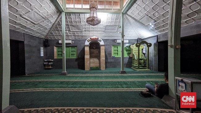 Sudah lebih dari 4,5 abad Masjid Laweyan di tepi Kali Jenes--anak sungai Bengawan Solo---berdiri hingga saat ini sebagai rumah ibadah dan tempat syiar Islam.