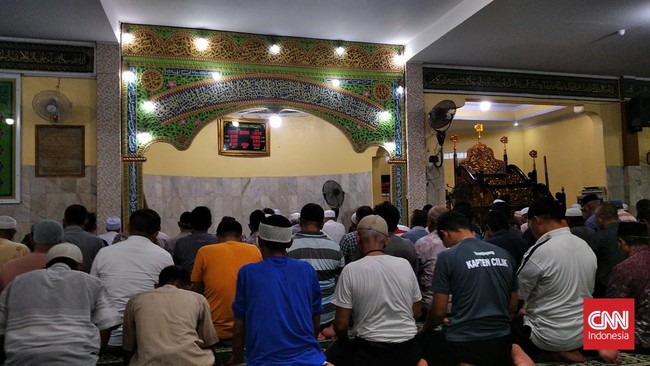 Masjid Magat Sari sejak lebih dari seabad lalu berdiri menjadi tempat ibadah dan syiar Islam di antara bangunan pertokoan di Pasar Kota Jambi.