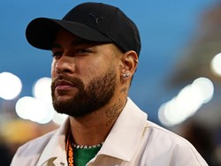 Neymar Beli Jersey di Kaki Lima, Bikin Kaget Pedagang